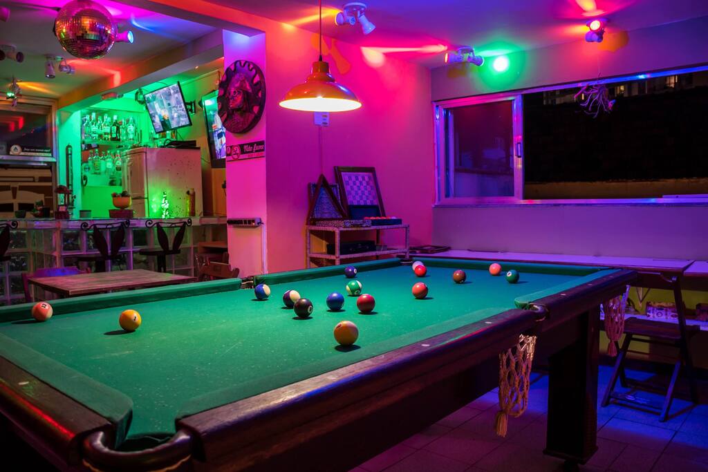 Free pool table !