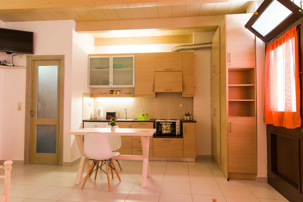 Well equipped kitchenette and indoor dining table