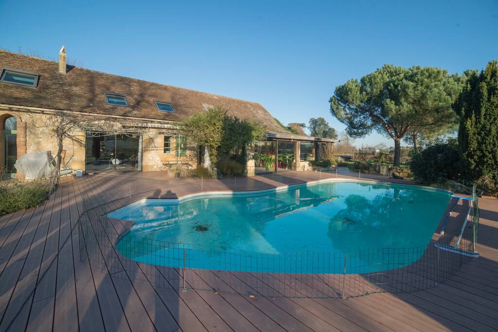 Coin PISCINE avec sa terrasse