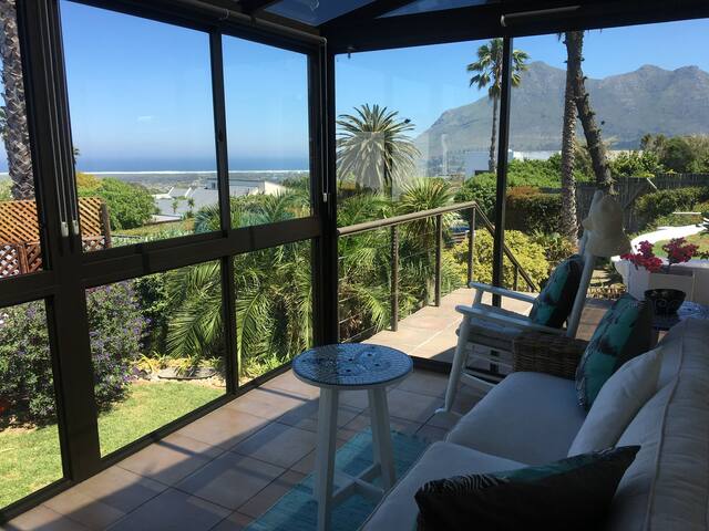Twin Palms, panoramic ocean & mountain views gallery image 5