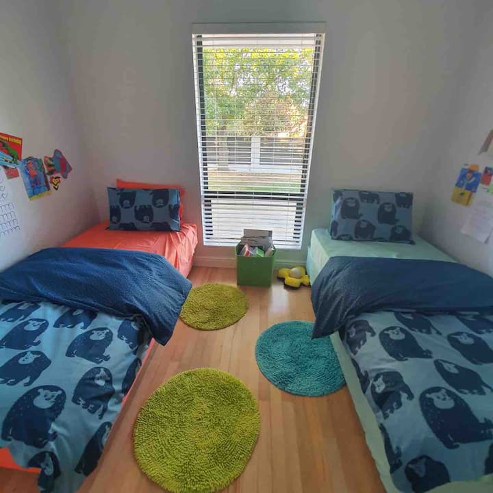 Tercer dormitorio con 2 camas de una plaza