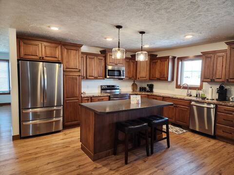NEW townhouse, quiet area, perfect for up to 14!