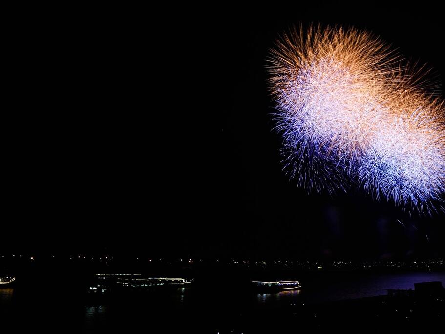 Airbnb爱彼迎 牵手看烟花才是 夏天最浪漫的事