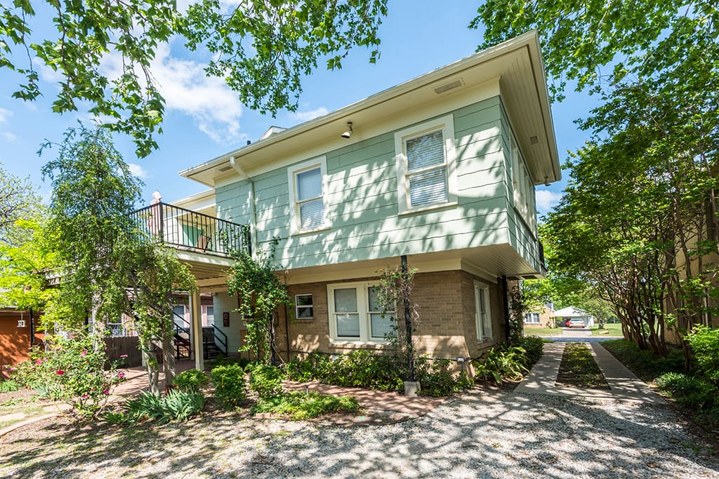 Rear view of apartment upper deck