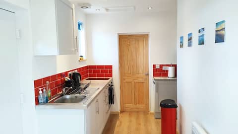 Popular Airbnb listing: Snowdonia Hideaway with stunning views in Waunfawr in Waunfawr, Caethro