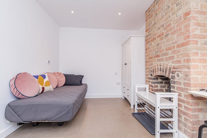 Modern, Newly Renovated 3 Bedroom Home - Oxford