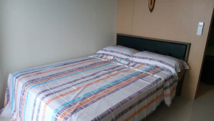 双人床，带折叠单人床