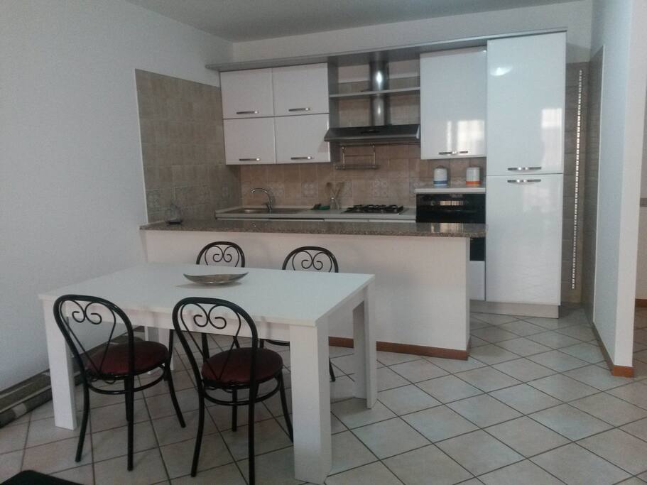 Zona pranzo /cucina(tavolo allungabile)