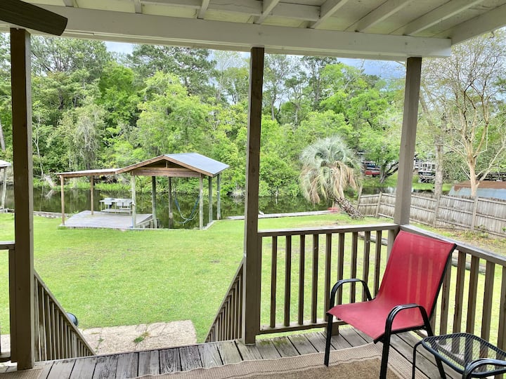 Waterfront Cottage! 20 min to Dauphin Island!