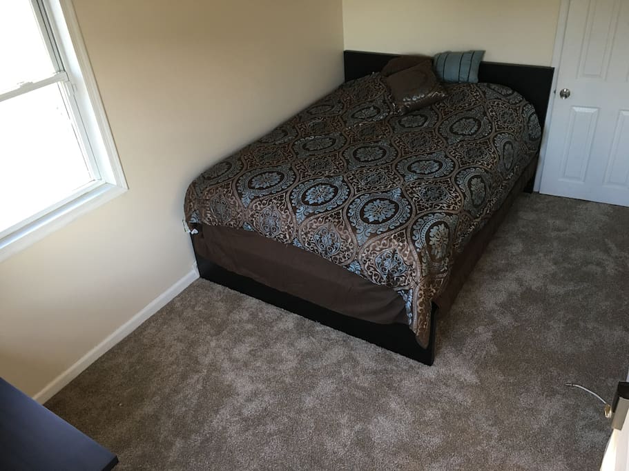 2nd floor Private room with queen bed and closet