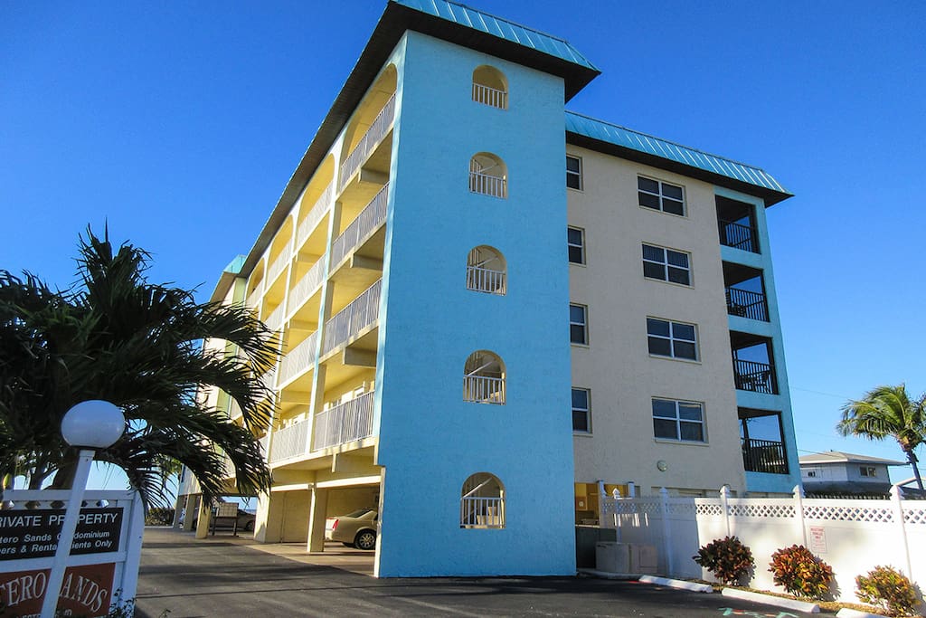 Building, Sign, High Rise, Palm Tree, Tree