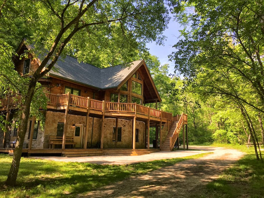 Cabin Vacation Home On 42 Acres 4 Beds 35 Baths - Chalets For Rent In Metamora -6211