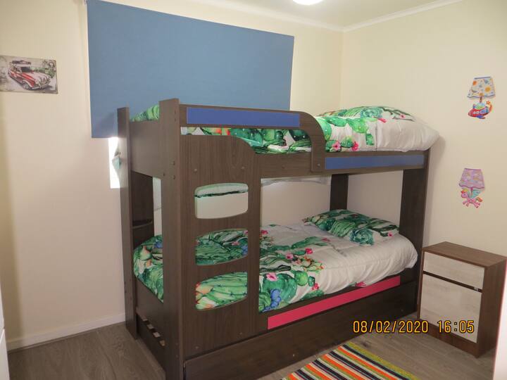 Dhomë me dhomë me 3 krevate