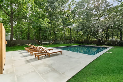 Family-friendly with pool, beach car, new hot tub