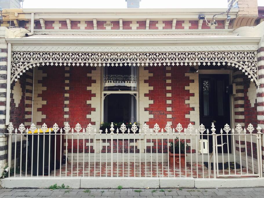 Gorgeous single fronted cottage