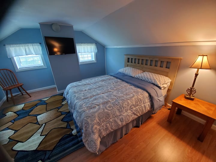Upstairs Bedroom-Full