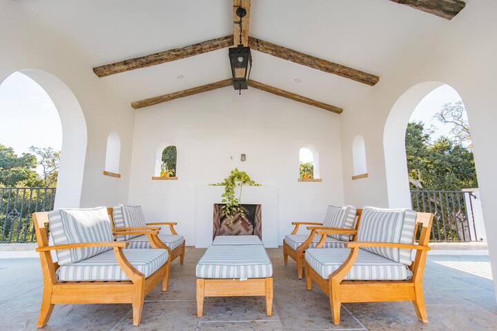 Exquisite Estately Villa gallery image 4