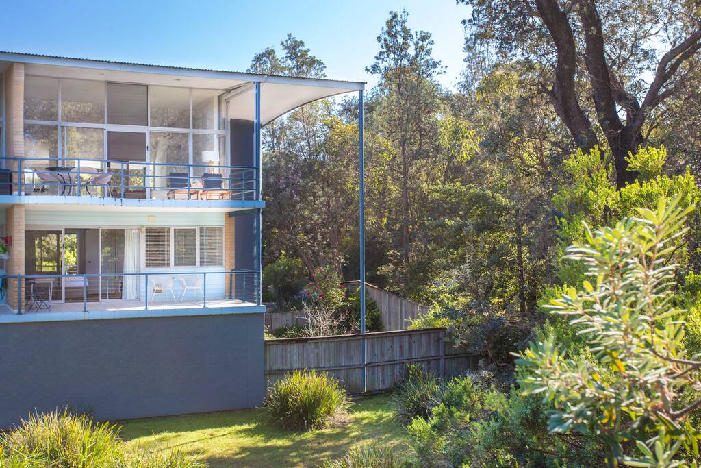 4 balconies ... 2 front and 2 rear.. allows you to follow the sun all day.