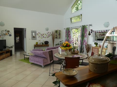 Annonce Airbnb populaire: Beautiful Villa with sea view, private pool, St Leu à Saint Leu