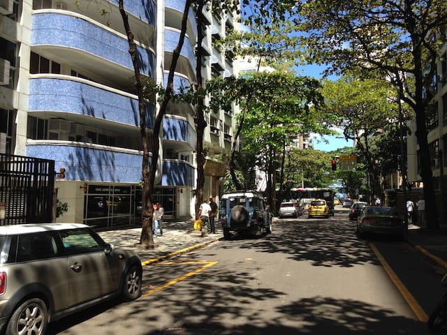 Leblon new and next to the beach