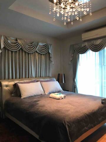 Experience a Peak of Luxury in this Modern House gallery image 2