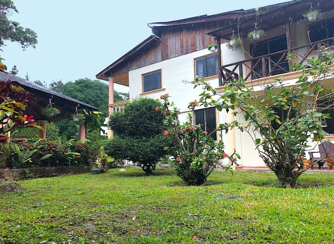 Acogedora Casa Rural en plena naturaleza