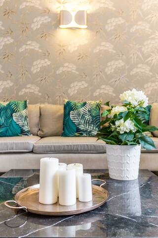 Modern and Stunning 2 Bed and 2 Bath in Kensington gallery image 2