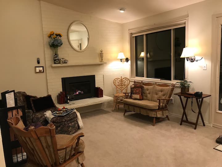 Charming Estate, Secluded Garden Apartment - Mercer Island, WA