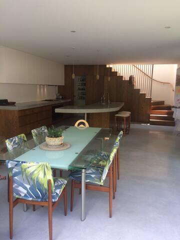 The cliff – GENEROUS FAMILY HOME + POOL gallery image 5