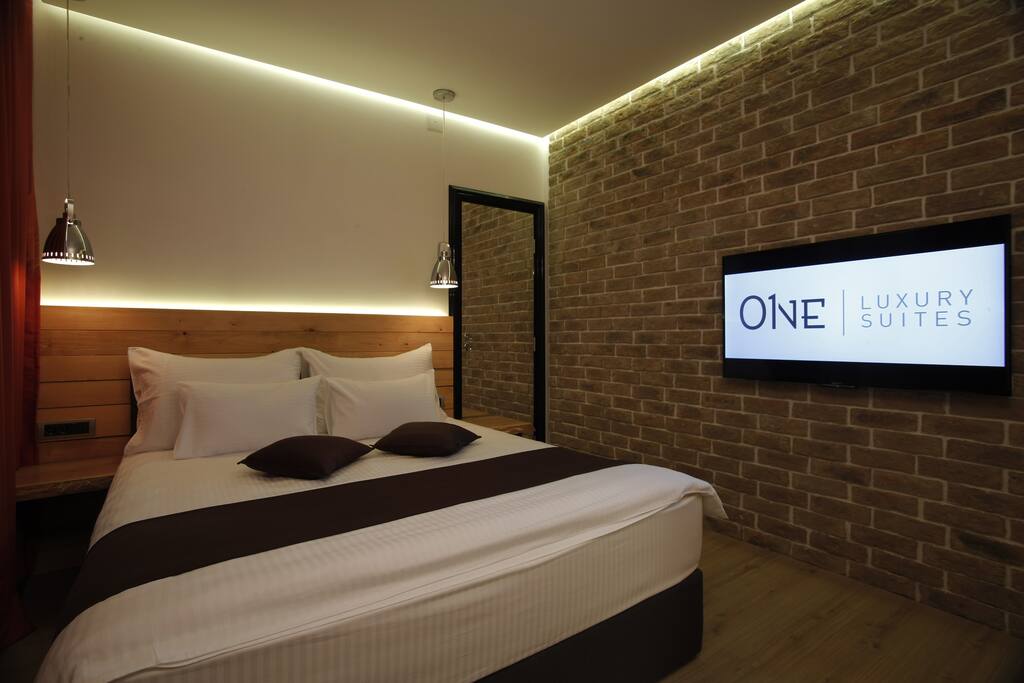 Bedroom, Flat screen TV