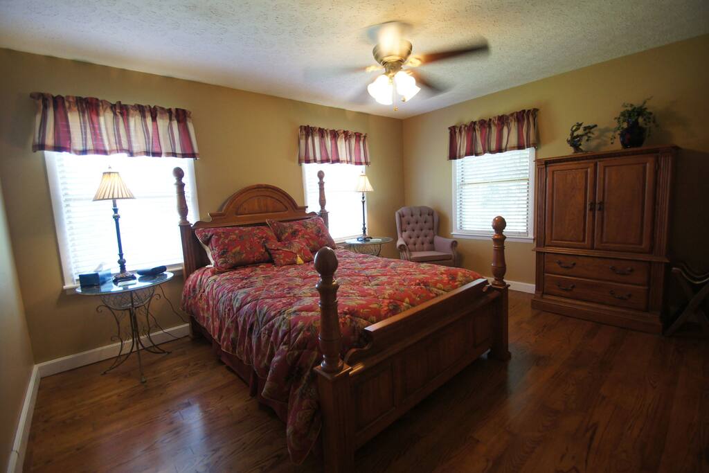 Queen bed in the Standard Suite