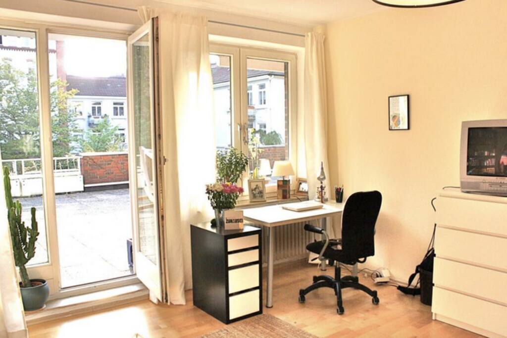 Wohnzimmer/Living room