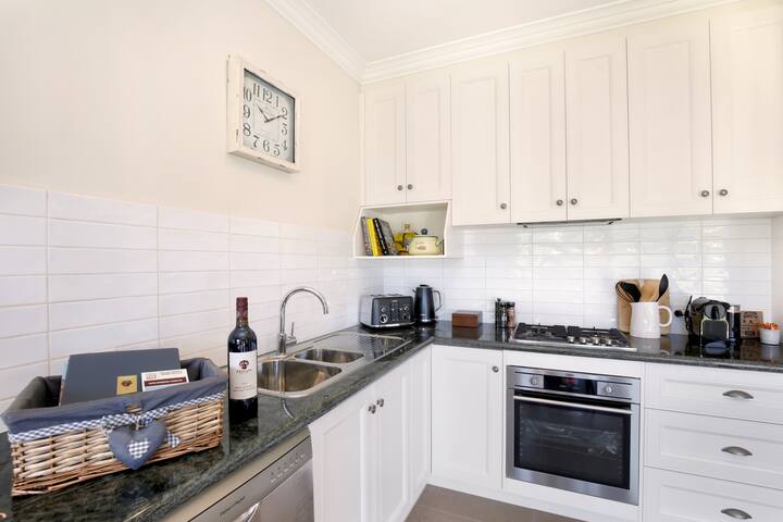 Red Oak Unit, Belaradah on Stefani Estate Vineyard gallery image 5