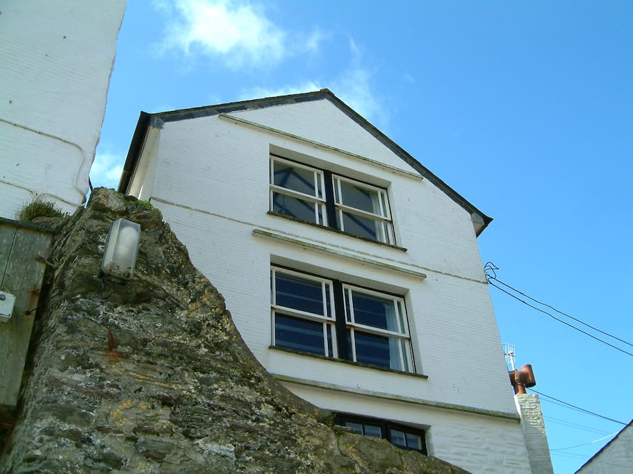 Clear blue sky over the House