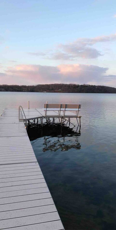 Luxury Lakefront Home, Great for Families/Groups
