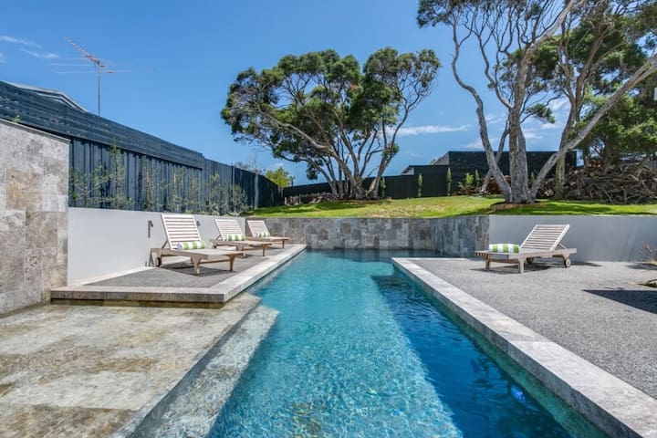 Stunning Sorrento Escape With Pool