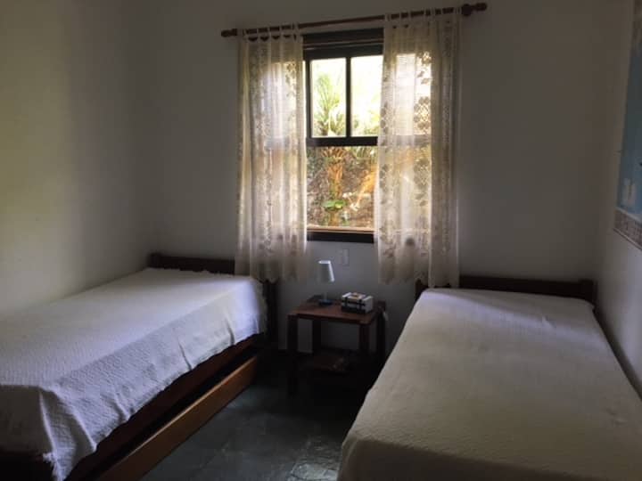 Suite 3, 2 camas individuales y 1 cama doble.
