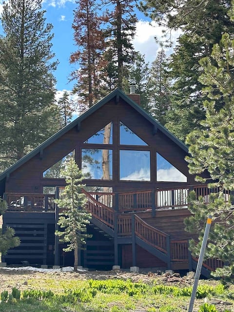 Sunrise Kirkwood Chalet with Red Cliffs View