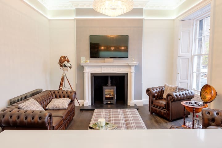 Central Luxury Townhouse *HEART OF STOCKBRIDGE* gallery image 3