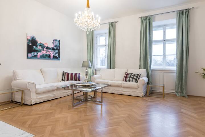 Sunset Presidential Apartment gallery image 4