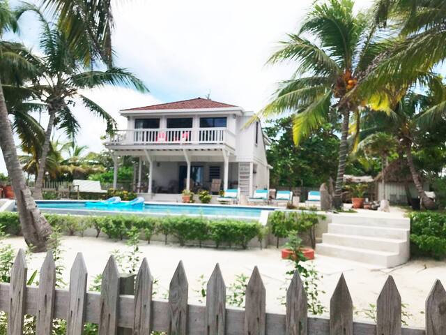 2 BR Oceanfront Suite w Pool in Great Location gallery image 4