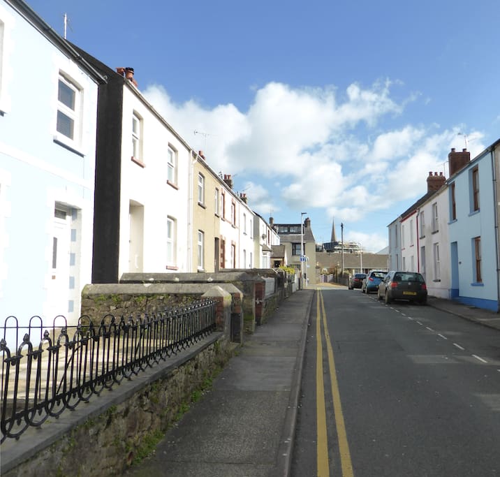 A quiet one way street.