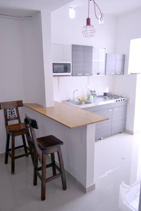 Barra Americana y cocina completamente dotada nueva!!
