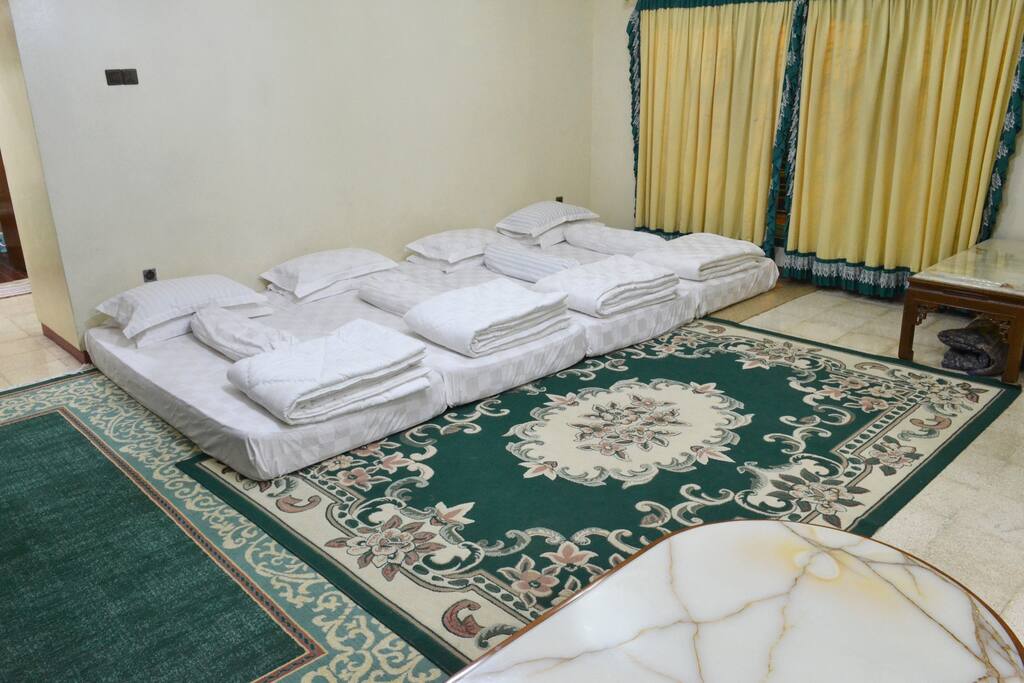 4 Single Bed di Ruang Bersama