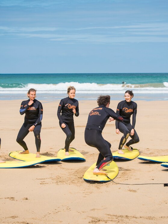 Show full-screen, host-provided image