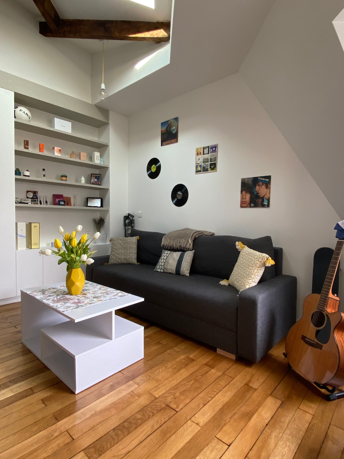 Proprietà Airbnb di successo: The Roofs of Paris - Between Marais and Seine Studio a Paris 4e Arrondissement