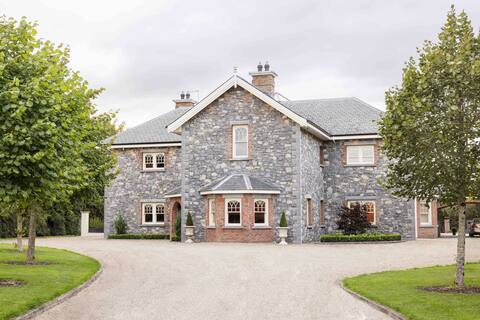 Sallymount manor