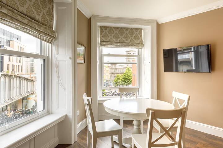 Family 3 Bedroom Apartment – Molloy’s Apartments gallery image 2