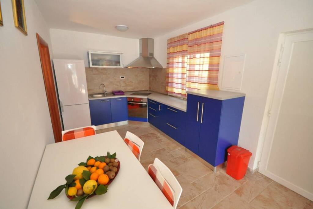 The blue apartment (duplex - 90m2) - Kitchen/dining area