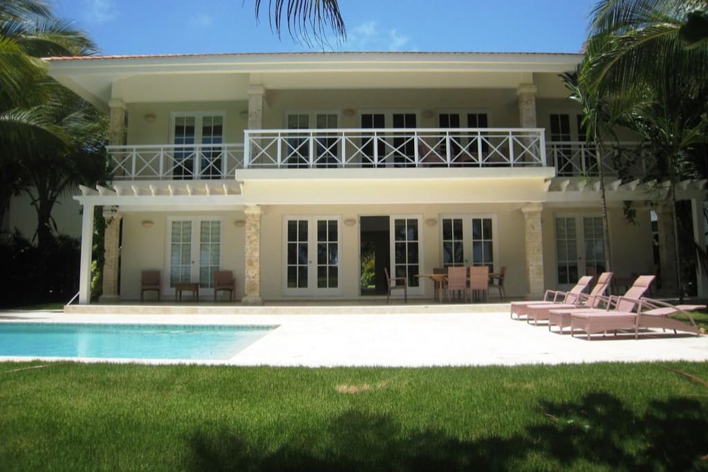 Piscine et villa